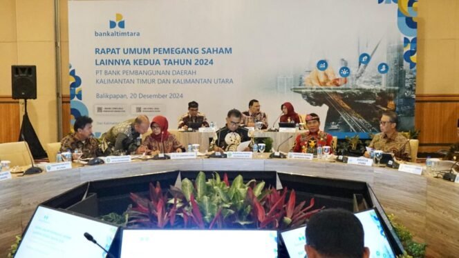 
					Gubernur Kaltara, Dr. H. Zainal A. Paliwang, S.H, M.Hum., menghadiri Rapat Umum Pemegang Saham (RUPS) Lainnya Kedua, di Ballroom 1 lantai C, Hotel Platinum, Balikpapan, Kalimantan Timur, Senin (22/12/2024).