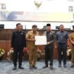 Gubernur Kaltara Zainal Arifin bersama sejumlah Anggota DPRD Kaltara dalam agenda persetujuan Ranperda dan Propemperda Kaltara 2025,