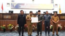 Gubernur Kaltara Zainal Arifin bersama sejumlah Anggota DPRD Kaltara dalam agenda persetujuan Ranperda dan Propemperda Kaltara 2025,