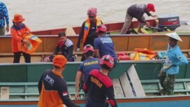 Upaya pencarian Wilka (20) ibu muda di Malinau yang hanyut terbawa arus sungai, Sabtu (7/12/2024).