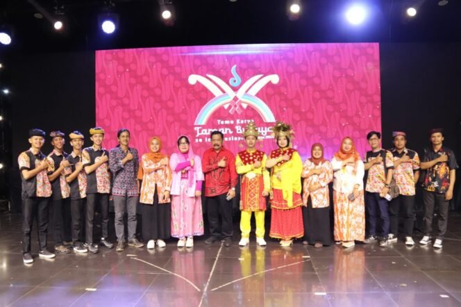 
					Pagelaran Seni Budaya Se Indonesia di Aceh, Kaltara kirim 8 seniman,