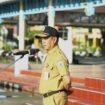 Asisten Bidang Pemerintahan dan Kesejahteraan Rakyat Sekretariat Daerah (Setda) Provinsi Kalimantan Utara (Kaltara), H. Datu Iqro Ramadhan, S.Sos., M.Si., memimpin apel pagi di lingkup Pemprov Kaltara, Senin (30/12/2024).