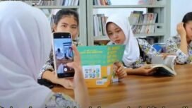 Aktifitas membaca sejumlah siswi Kaltara di Perpustakaan,