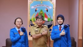 Gubernur Kaltara, Zainal Arifin Paliwang berfoto bersama siswi SMU Taruna Nusantara,