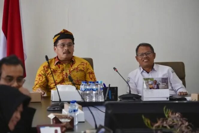 
					Pjs Gubernur Kaltara, Togap Simangunsong saat mengunjungi Dirjen KKP, membahas potensi kelautan dan perikanan Kaltara,