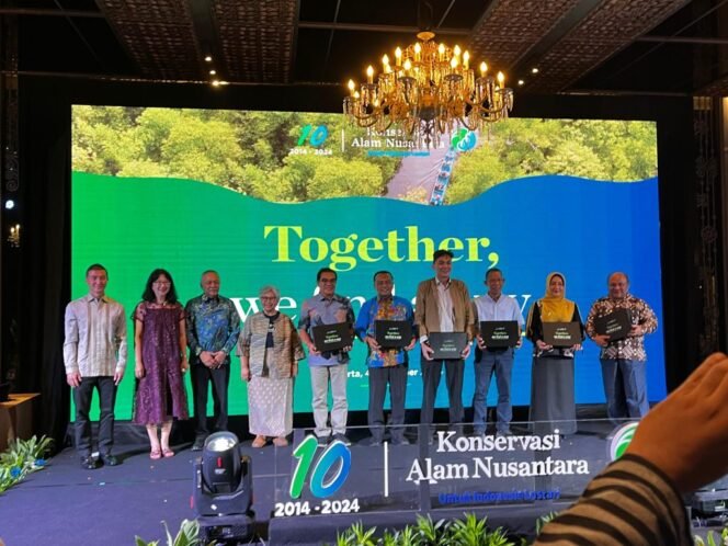 
					Sekprov Kaltara, Dr. H. Suriansyah, M.AP., menghadiri HUT Yayasan Konservasi Alam Nusantara (YKAN) ke-10.