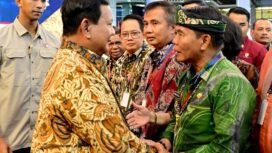 Gubernur Kaltara, Zainal Arifin Paliwang bersalaman dengan Presiden RI Prabowo Subianto dalam acara PTBI 2024 di Jakarta,