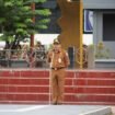 Sekprov Kaltara, Dr. H. Suriansyah, M.A.P., memimpin apel pagi gabungan di lingkup Pemerintahan Provinsi (Pemprov) Kaltara, di Lapangan Agathis, Tanjung Selor, Senin (23/12/2024).