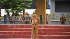 Sekprov Kaltara, Dr. H. Suriansyah, M.A.P., memimpin apel pagi gabungan di lingkup Pemerintahan Provinsi (Pemprov) Kaltara, di Lapangan Agathis, Tanjung Selor, Senin (23/12/2024).