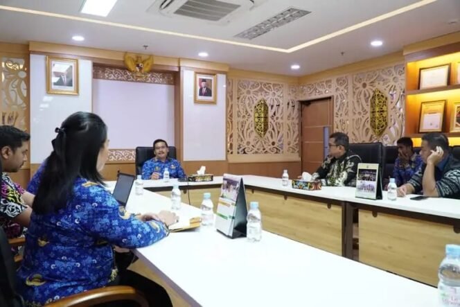 
					Audiens bersama BPJS, Togap menyatakan dukungan penuh bagi program prioritas pasien kronis.