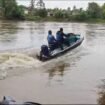 Sejumlah jet sky diterjunkan untuk pencarian Wilka (20). Ibu muda yang hanyut di Sungai Mentarang, Malinau, Sabtu (7/12/2024).