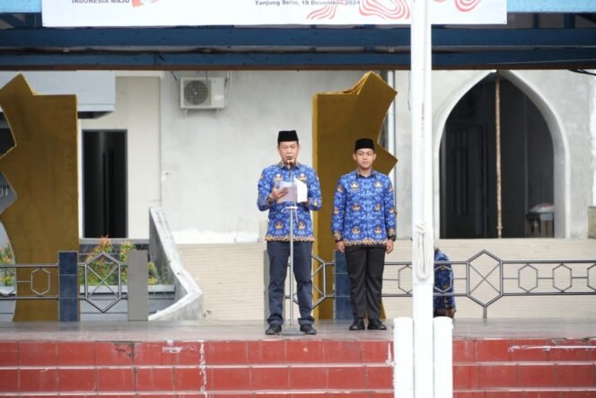 
					Asisten Bidang Pemerintahan dan Kesejahteraan Rakyat Setda Kaltara, H. Datu Iqro Ramadhan, S.Sos., M.Si., memimpin upacara Peringatan Hari Bela Negara ke-76 Tahun 2024 bertempat di Lapangan Agatis, Tanjung Selor, Kamis (19/12/2024).