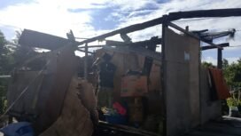 Sebuah rumah kayu di Desa Balansiku, Sebatik, hancur akibat terjangan puting beliung, Sabtu (28/12/2024) malam.