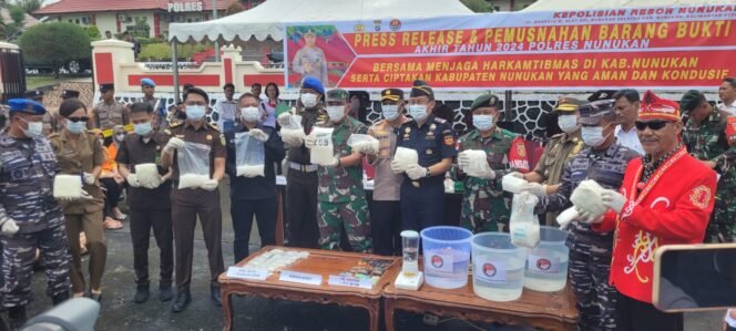 
					Pemusnahan 10 kg sabu sabu dan 731 butir pil ekstasi di Polres Nunukan, menutup tahun 2024,