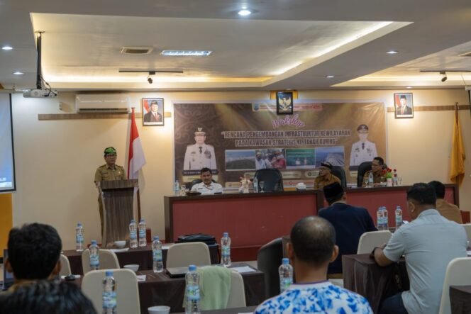 
					Pemprov kaltara menggelar Workshop membahas Proyek Tanah Kuning, yang diharapkan memiliki peran strategis dalam penyerapan tenaga kerja dan perputaran ekonomi Kaltara kedepan,