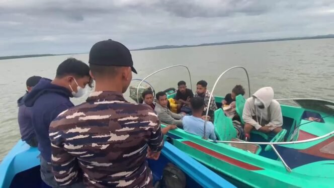 
					Prajurit LANAL Nunukan, saat menggagalkan upaya pengiriman 7 CTKI ilegal ke Malaysia, Senin (20/1/2025). -dok.Penerangan LANAL Nunukan.