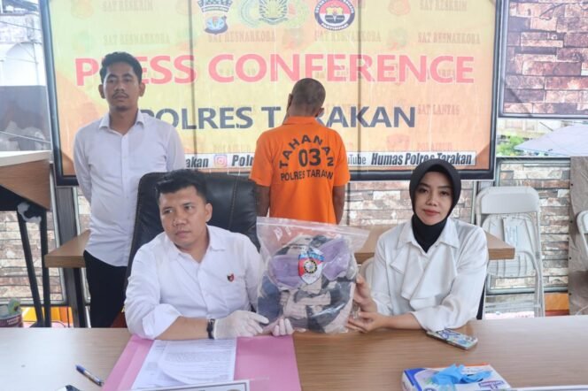 
					Jumpa Pers kasus pelecehan seksual ayah tiri berusia 50 tahun di Tarakan terhadap anak gadisnya 14 tahun, di Polres Tarakan. (dok.Polres Tarakan).