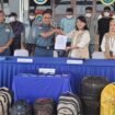 Danlanal Nunukan, Kolonel Laut (P) Handoyo, menyerahkan 6 CTKI dan bayi 5 bulan ke BP3MI Nunukan,