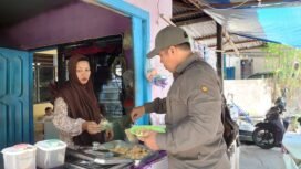 Ibu pemilik Kantin Fajar, mengaku berhenti berjualan nasi karena anak anak SMPN I Nunukan mendapat pembagian makan gratis,