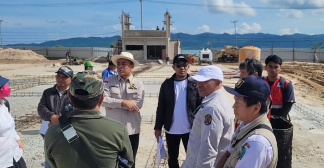 
					Anggota DPRD Nunukan, Andre Pratama dan Sadam Husein melakukan sidak ke proyek tambahan prasarana Paras Perbatasan. Salah satu proyek belum selesai dengan nilai anggaran Rp 9,7 miliar.