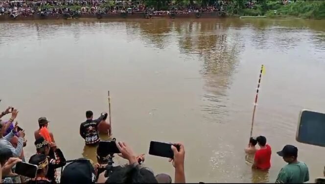 
					Peradilan Dolob Dayak Agabag. Penyelesaian kasus tudingan suami bunuh istri di Tulin Onsoi,