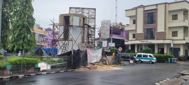 
					Bangunan Tugu Adipura di Alun Alun Kota yang bakal menjadi perlambang Nunukan Kota Bersih, menjadi salah satu proyek yang tak selesai di 2024,