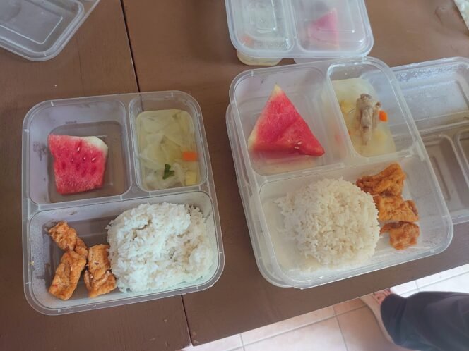 
					menu MBG belum menyediakan susu. Pihak penyedia akan memberikan jatah susu dan daging sebulan sekali,