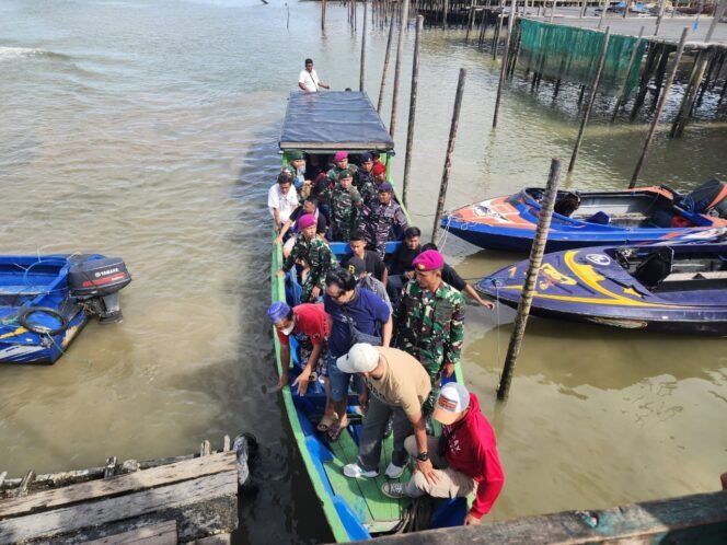 
					Tim SFQR Lanal Nunukan bersama unsur APH di Nunukan, menggagalkan penyelundupan 23 CTKI ilegal dari Sebatik ke Malaysia, Jumat (21/2/2025).