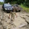 Gambaran jalan di Krayan saat musim hujan. Mobil double gardan sekalipun bakal tenggelam oleh lumpur,