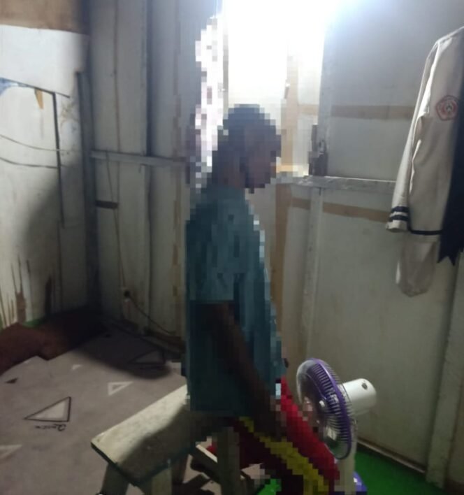 
					Kondisi Thomas (22) warga Jalan Pembangunan Nunukan Barat saat ditemukan. Thomas mengakhiri hidupnya lantaran kecewa ditinggalkan kekasihnya,