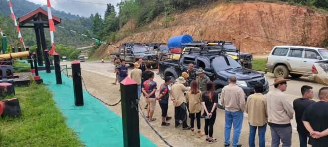 
					Ilustrasi : Pemeriksaan mobil Malaysia yang masuk ke Krayan di Pos Satgas Pamtas RI - Malaysia, Long Midang, Krayan,