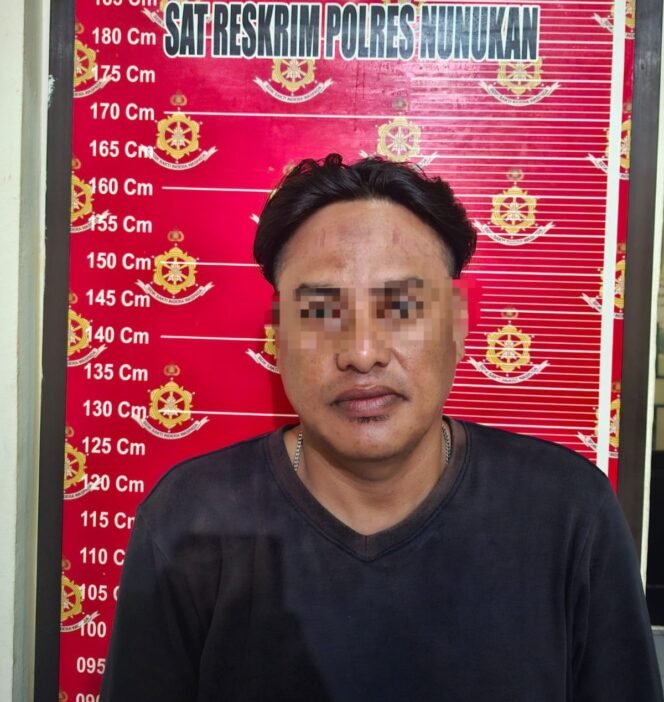 
					CaloTKI dan residivis kasus PPMI, HR (48), diamankan polisi saat akan menyeberangkan 3 CTKI ke Malaysia,