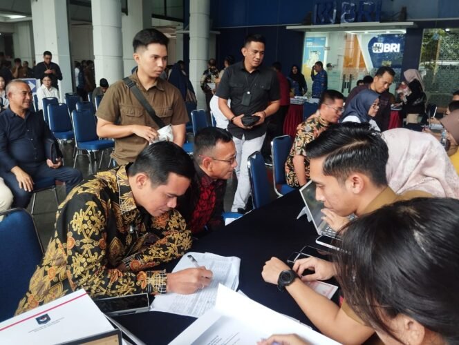 
					Paslon Bupati dan Wakil Bupati terpilih Nunukan, Irwan Sabri - Hermanus, saat melakukan registrasi untuk pelantikan Kepala Daerah di Kemendagri, Senin (17/2/2025),