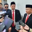 Bupati dan Wakil Bupati Nunukan Terpilih, Irwan Sabri - Hermanus, saat melayani wawancara wartawan pasca rapat paripurna penetapan bupati Nunukan terpilih,
