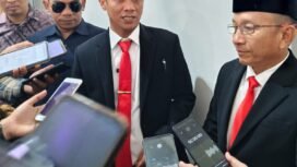 Bupati dan Wakil Bupati Nunukan Terpilih, Irwan Sabri - Hermanus, saat melayani wawancara wartawan pasca rapat paripurna penetapan bupati Nunukan terpilih,