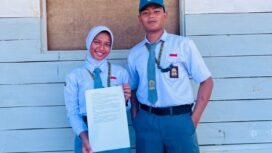 Siswa siswi SMAN I Seimanggaris, menulis surat cinta Indonesia di Hari Perayaan Valentine