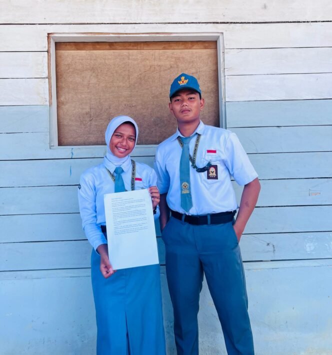 
					Siswa siswi SMAN I Seimanggaris, menulis surat cinta Indonesia di Hari Perayaan Valentine