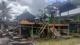 Gedung PMD sekaligus rumah singgah warga Desa Sanal yang dibakar oknum aparatur desa Sanal, Walod. Akibat peristiwa ini, 10 orang mengalami luka bakar, dua orang meninggal terdiri dari ibu dan anaknya.