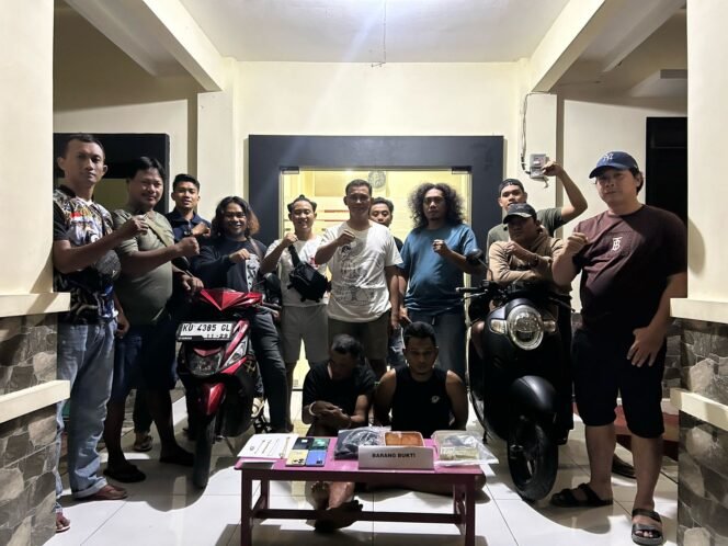 
					Dua pelaku pencurian di Pulau Sebatik yang berhasil menggasak uang warga sebesar Rp 236 juta lebih, diamankan polisi,