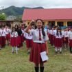 Ratusan murid SDN 001 Long Bawan, Krayan, Nunukan, Kaltara, menulis surat untuk Presiden Prabowo dan berharap mendapat MBG,