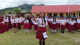 Ratusan murid SDN 001 Long Bawan, Krayan, Nunukan, Kaltara, menulis surat untuk Presiden Prabowo dan berharap mendapat MBG,