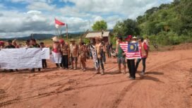 Demo masyarakat adat Krayan. Menuntut perhatian pemerintah atas keterisoliran dan kondisi jalan di Krayan,