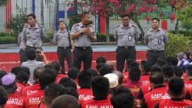 Kalapas Nunukan, Puang Dirham, saat memberikan arahan dan wejangan bagi para Napi,
