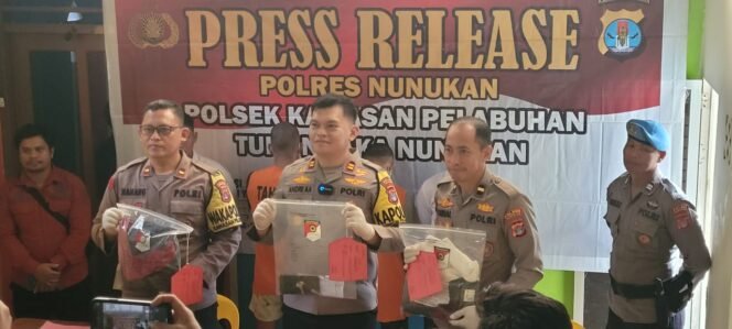 
					Pers rilis kasus asusila pemuda motoris speed boat ID (21) terhadap gadis SMP 15 tahun, di Mapolsek KSKP Nunukan,