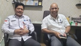 Kepala Disnakertrans Nunukan, Masniadi bersama Kabid HI Disnakertrans Nunukan, Marsel,