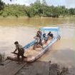 Aktifitas penyeberangan sungai yang menghubungkan Sebakis - Pembeliangan, Sebuku. Penyeberangan orang ditarif Rp 30.000, sepeda motor Rp 50.000, dan mobil Rp 250.000,