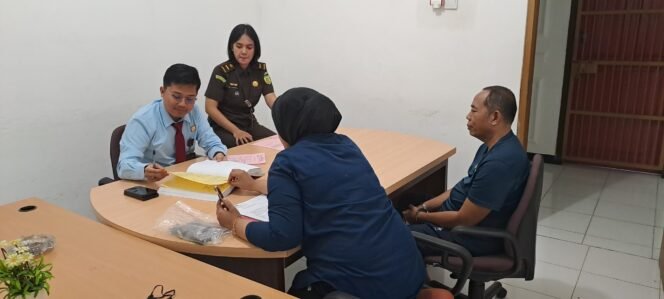 
					Pemeriksaan berkas perkara asusila terhadap 9 siswa Taekwondo oleh Guru besar Taekwondo Nunukan, YC, di Kejari Nunukan,