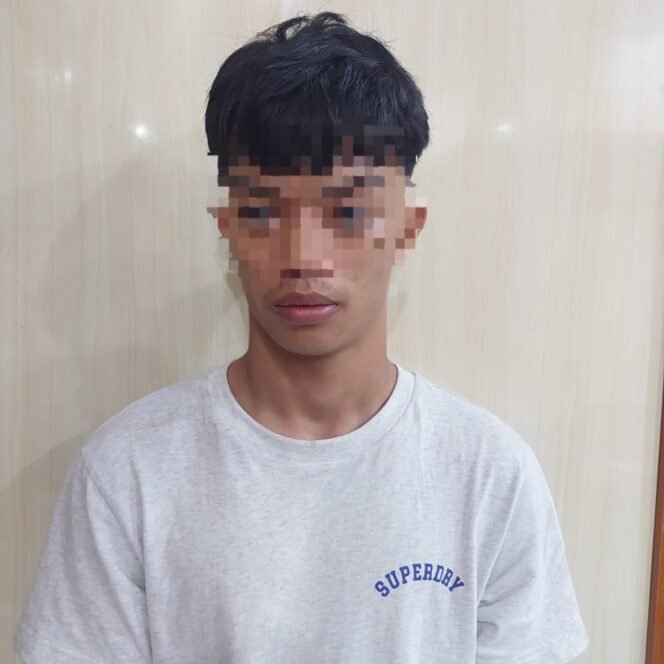 
					AZ (21), warga Jalan Strat Buntu rt 005, Nunukan Utara yang menjadi target polisi karena menjual paket hemat sabu sabu,