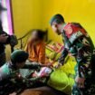 Penggerebekan sebuah rumah di Jalan Walter Monginsidi, Desa Tj Aru, Sebatik Timur oleh Satgas Pamtas RI - Malaysia Yonarmed 11 Kostrad bersama Satreskoba Polres Nunukan. Ditemukan 124 gram sabu sabu yang disimpan dalam oven. (Dok.Penerangan Yonarmed 11/GG).