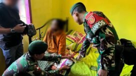 Penggerebekan sebuah rumah di Jalan Walter Monginsidi, Desa Tj Aru, Sebatik Timur oleh Satgas Pamtas RI - Malaysia Yonarmed 11 Kostrad bersama Satreskoba Polres Nunukan. Ditemukan 124 gram sabu sabu yang disimpan dalam oven. (Dok.Penerangan Yonarmed 11/GG).